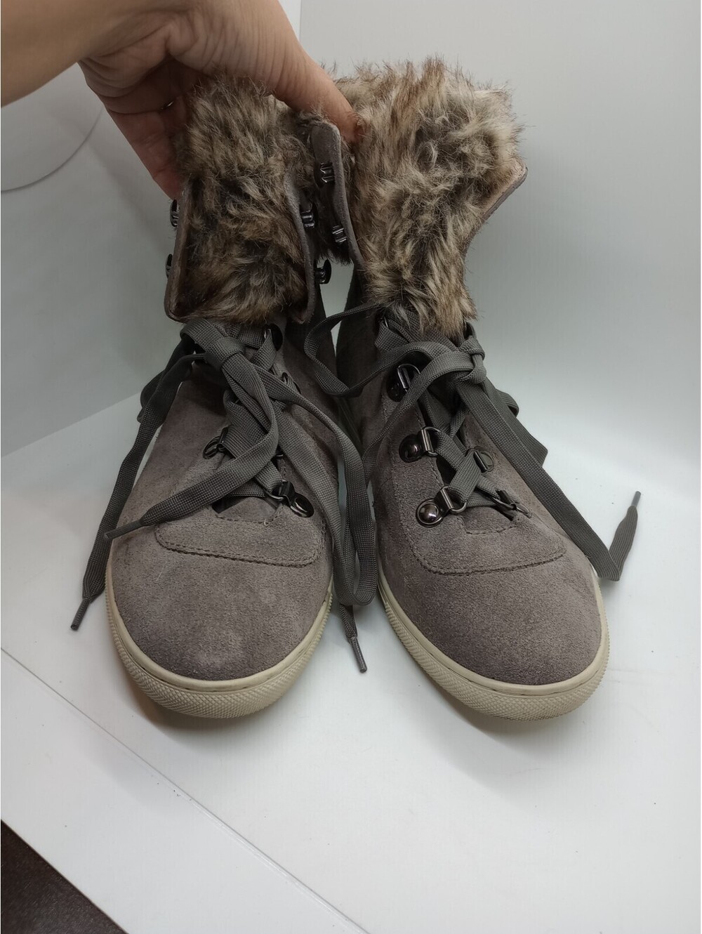 Pour La Victoire Women's 9.5 Ankle Boots Suede Lace Up Fur Beige High Tops 202